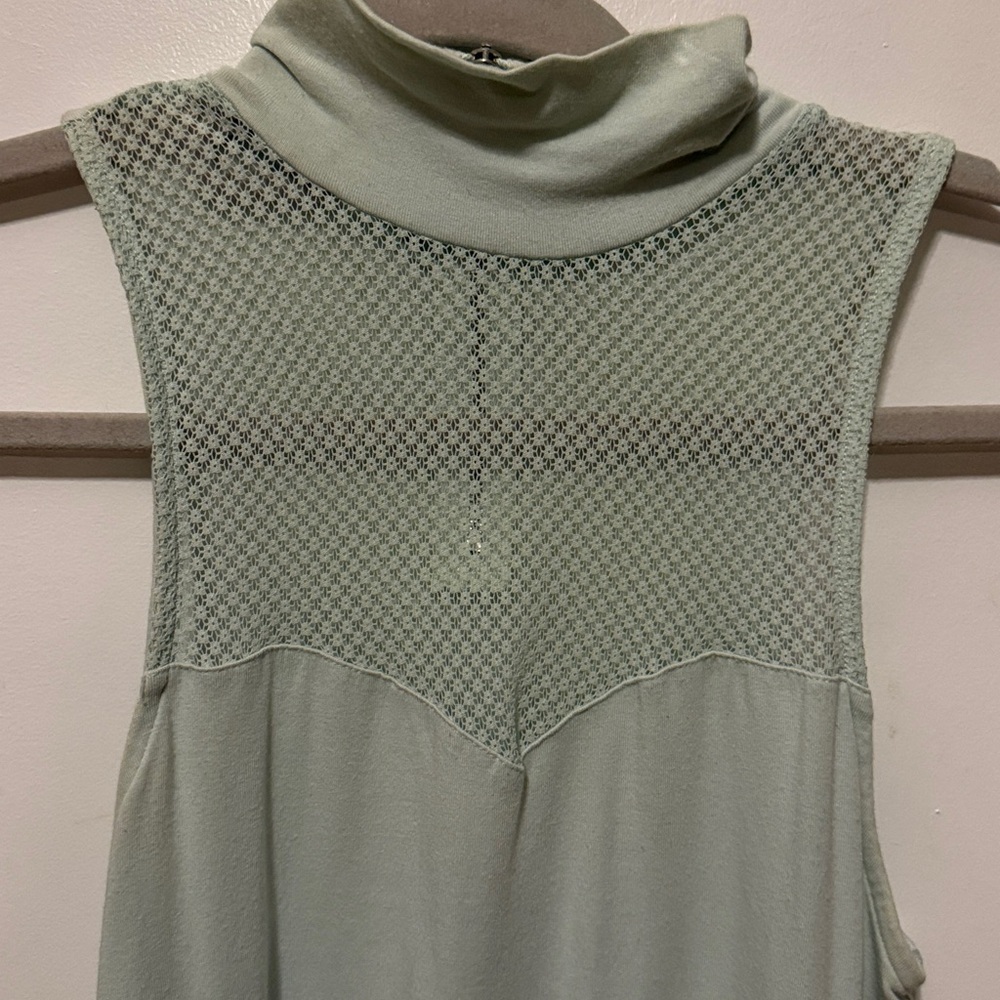 Express Sleeveless Green Mock Neck Top - Picture 2 of 4